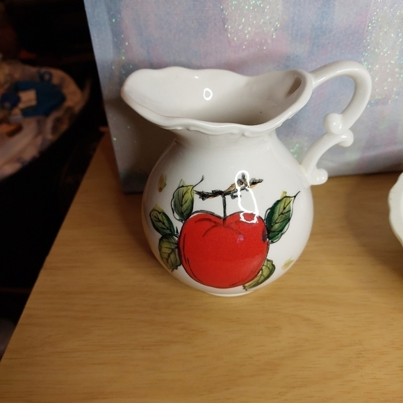 Vintage* Medium Ceramic Pitcher and Bowl - Picture 3 of 11